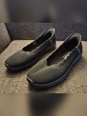 SKECHERS WOMEN'S BLACK CLEO SLIP-INS FLATS SIZE 9